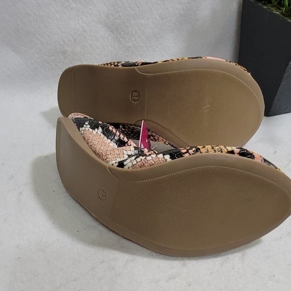 So Peach Snake Print Round Toe Casual Flats Size 8.5 - Picture 2 of 8